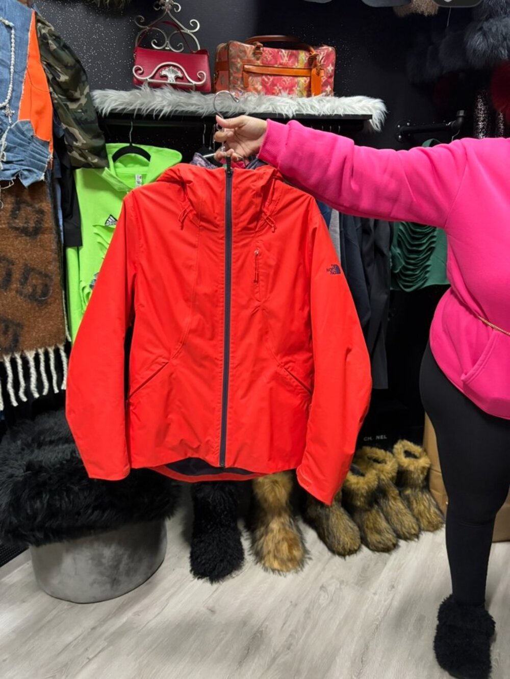 THE NORTH FACE WOMEN'S RED SKI/SNOW JACKET $175